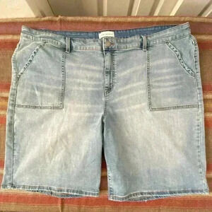 LANE BRYANT Boyfriend Bermuda Jean Short Flex Magic Light Wash Plus Size 26